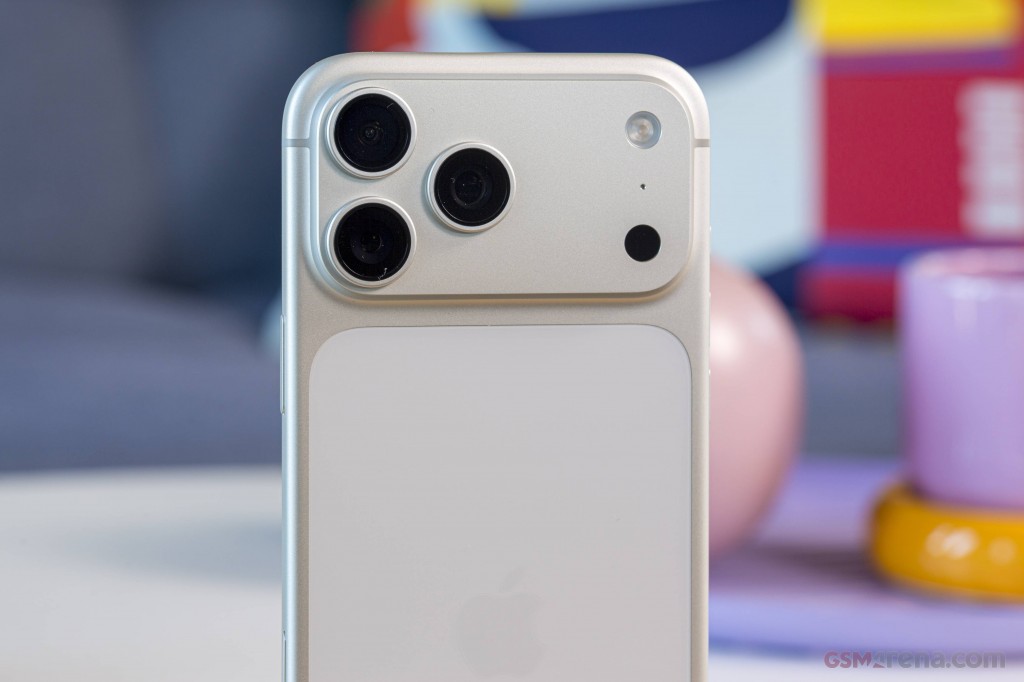 Apple iPhone 17 Pro Max hands-on photo 1