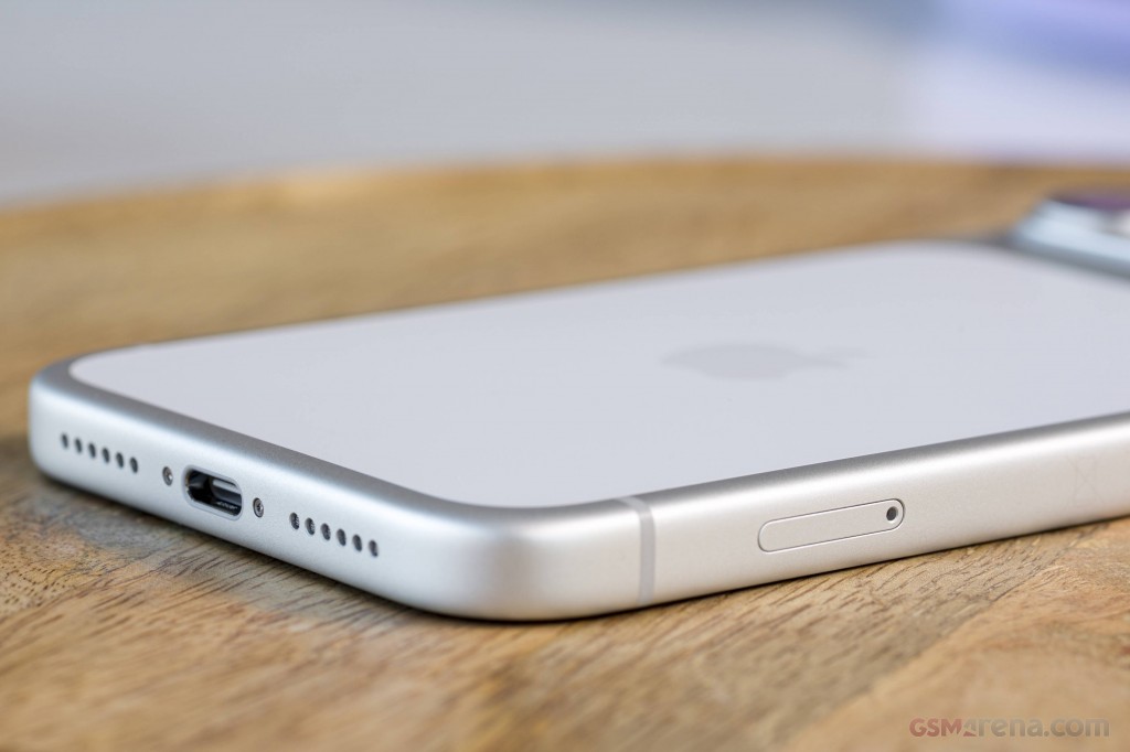 Apple iPhone 17 Pro Max hands-on photo 8