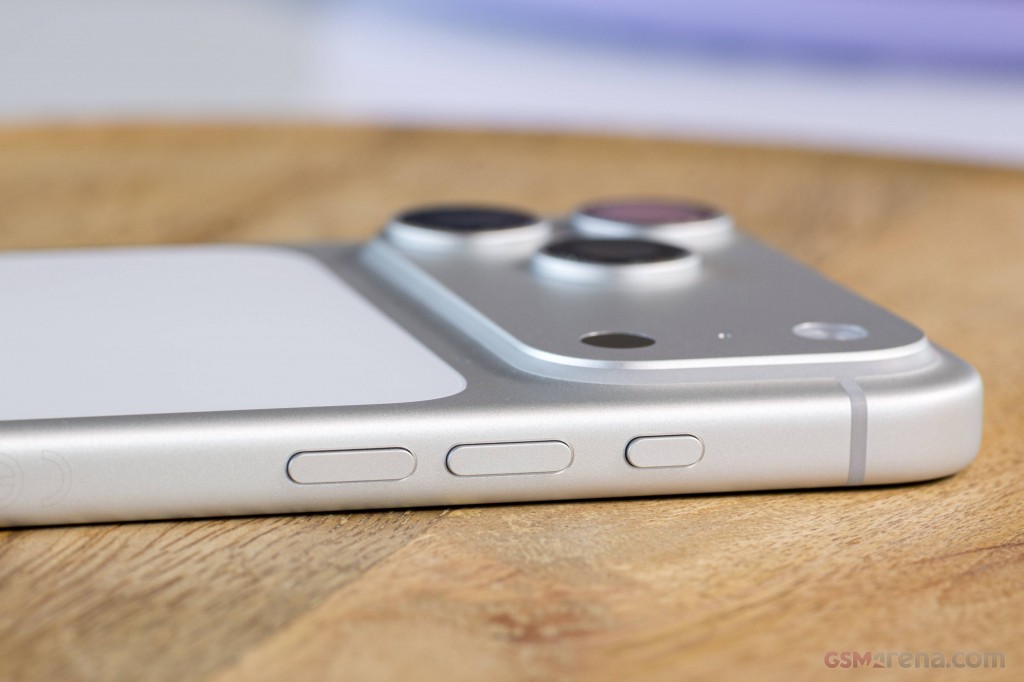 Apple iPhone 17 Pro Max hands-on photo 9