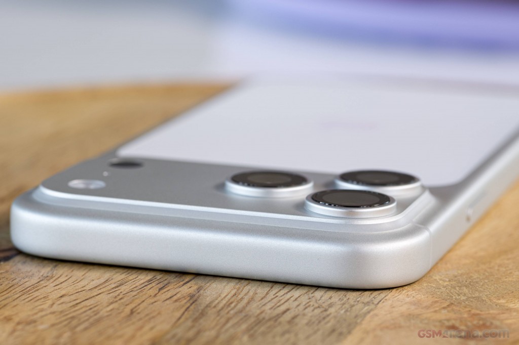 Apple iPhone 17 Pro Max hands-on photo 13