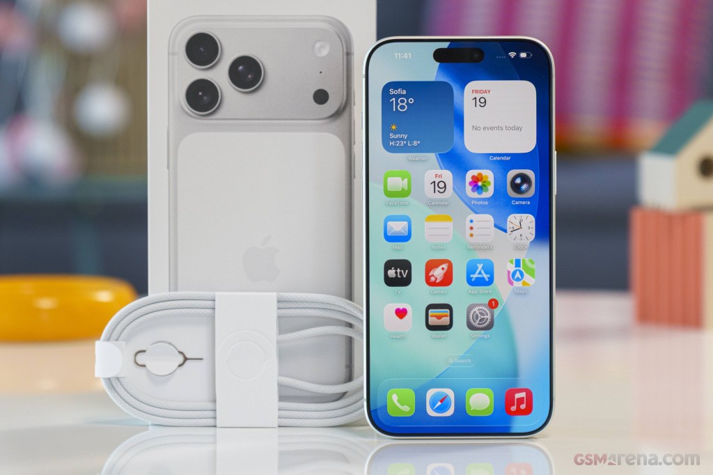 Apple iPhone 17 Pro Max hands-on photo 14