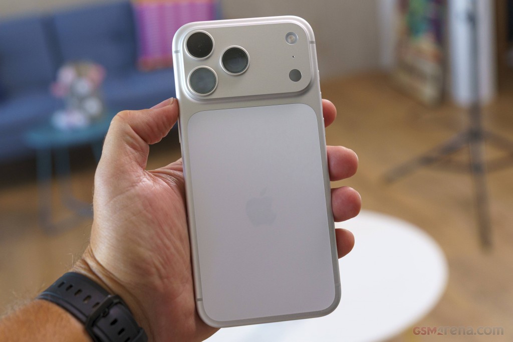 Apple iPhone 17 Pro Max hands-on photo 16