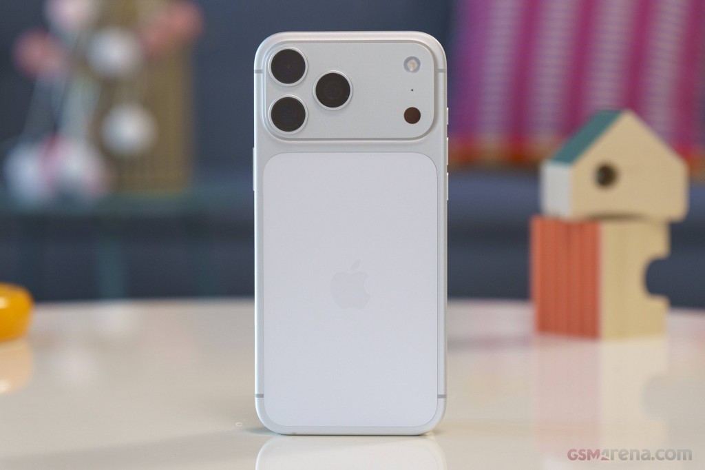 Apple iPhone 17 Pro Max hands-on photo 17
