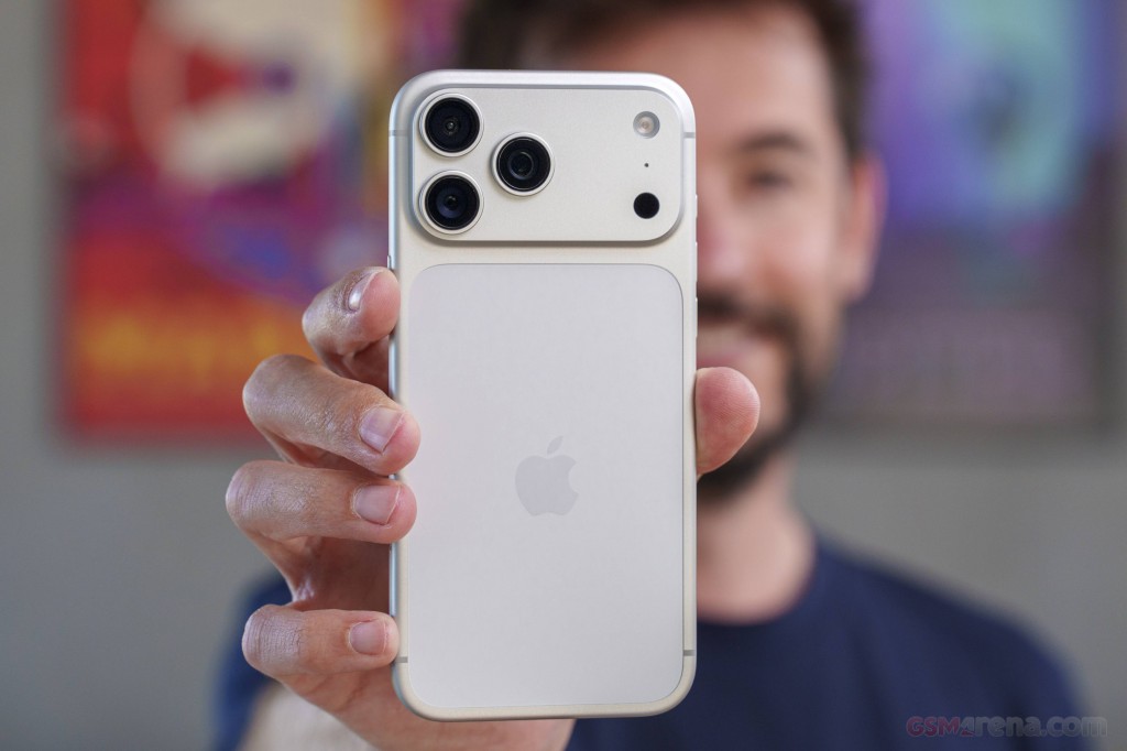 Apple iPhone 17 Pro Max hands-on photo 22