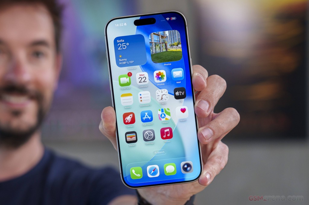 Apple iPhone 17 Pro Max hands-on photo 23