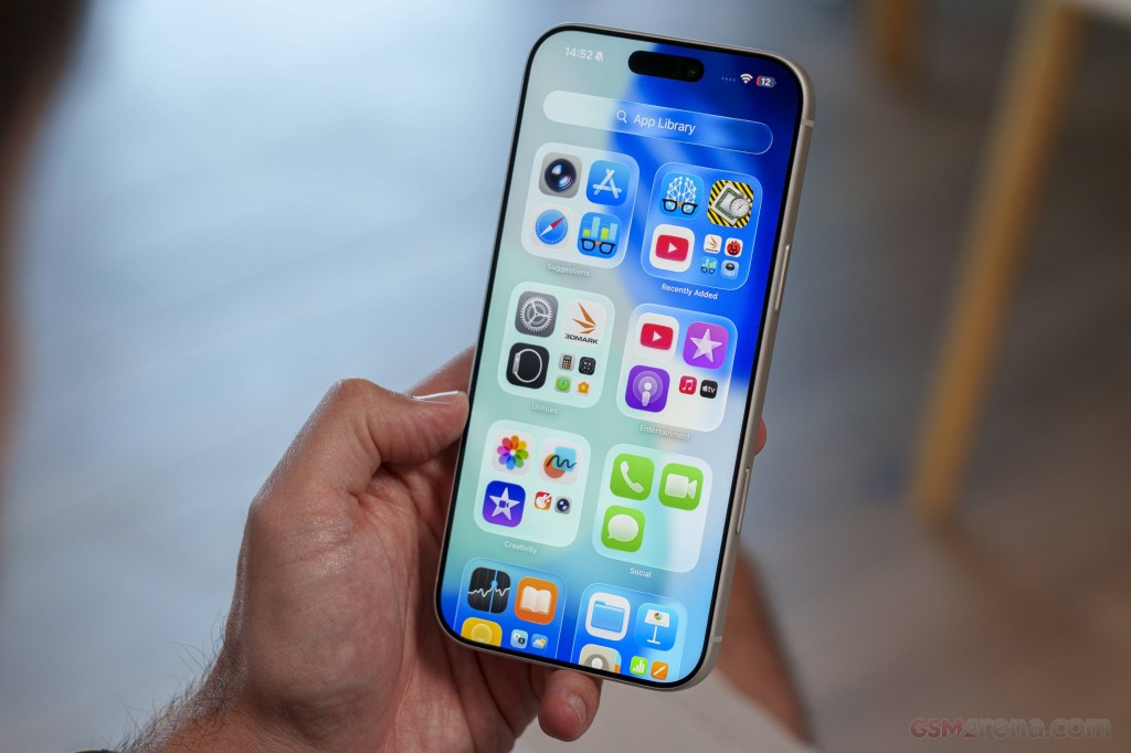 Apple iPhone 17 Pro Max hands-on photo 35