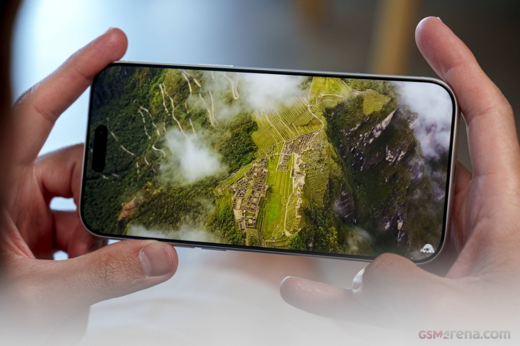 Apple iPhone 17 Pro Max hands-on photo 36