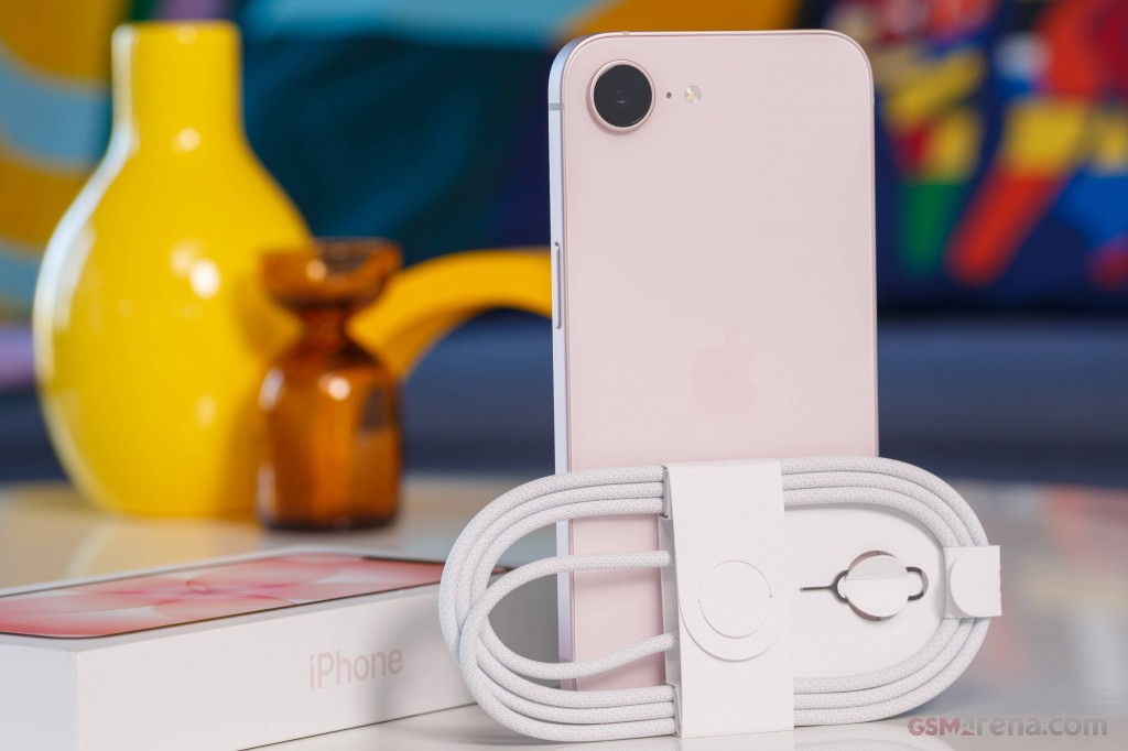 Apple iPhone 17e hands-on photo 1