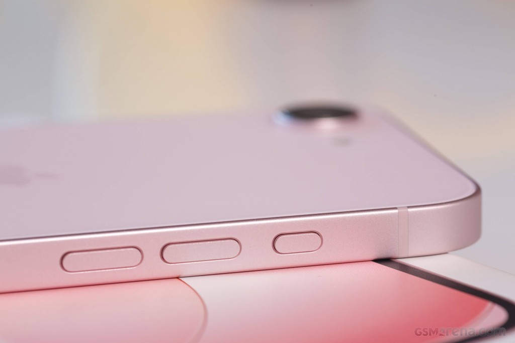 Apple iPhone 17e hands-on photo 7