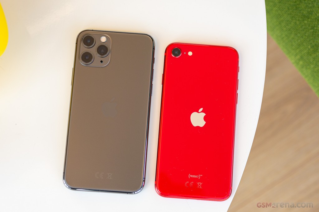 Apple iPhone SE (2020) hands-on photo 2