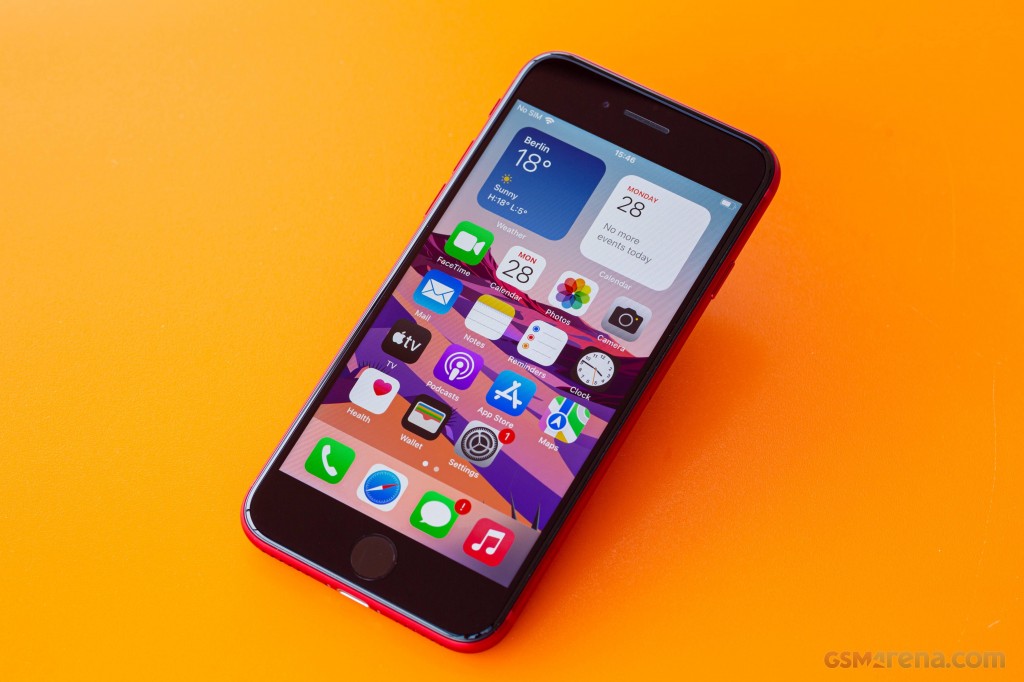 Apple iPhone SE (2022) hands-on photo 3