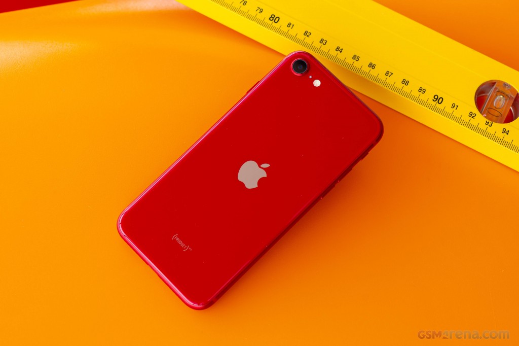 Apple iPhone SE (2022) hands-on photo 4