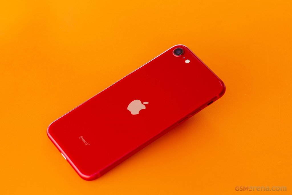 Apple iPhone SE (2022) hands-on photo 5