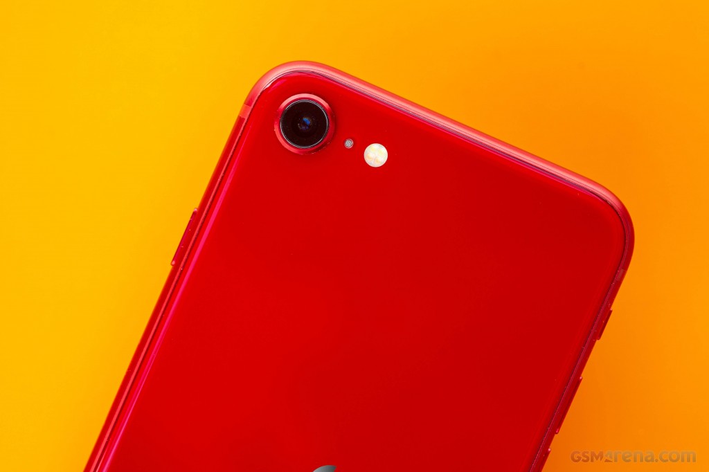 Apple iPhone SE (2022) hands-on photo 6