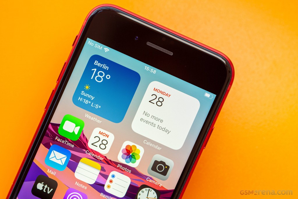 Apple iPhone SE (2022) hands-on photo 7