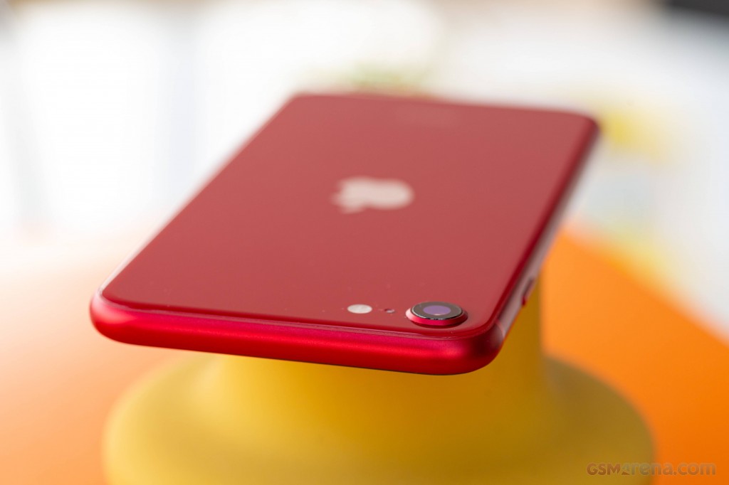 Apple iPhone SE (2022) hands-on photo 11