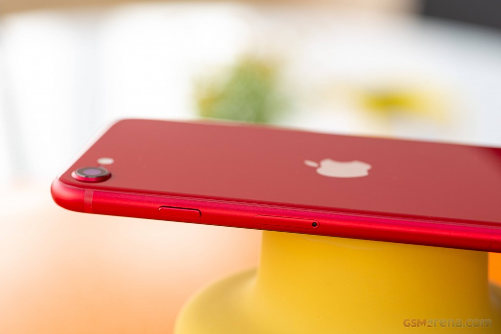 Apple iPhone SE (2022) hands-on photo 13