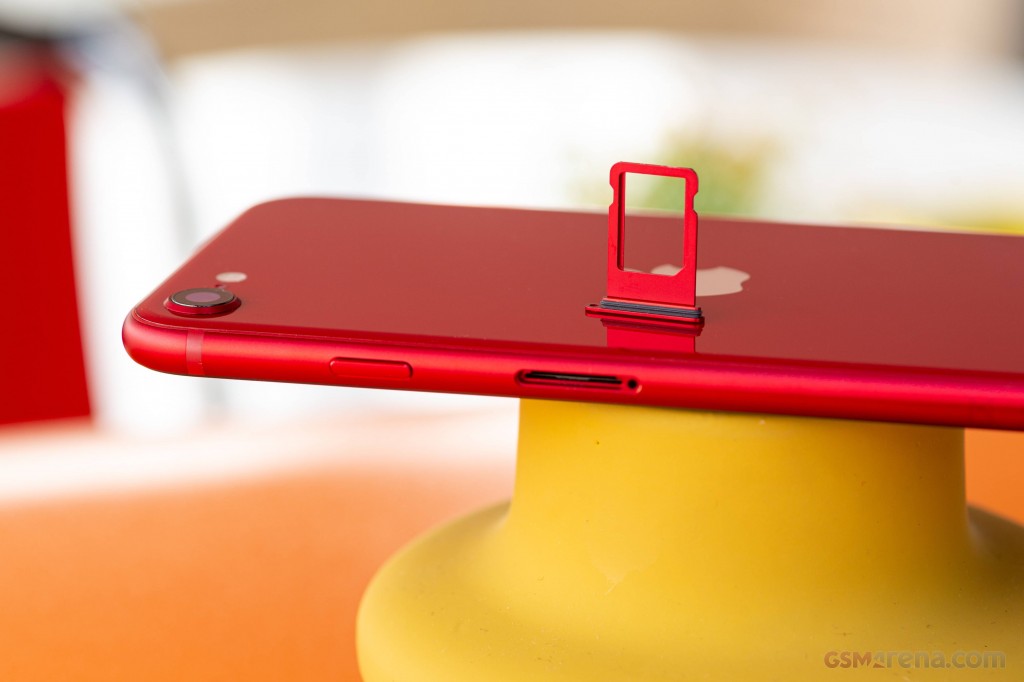 Apple iPhone SE (2022) hands-on photo 15