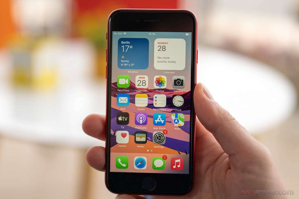 Apple iPhone SE (2022) hands-on photo 17