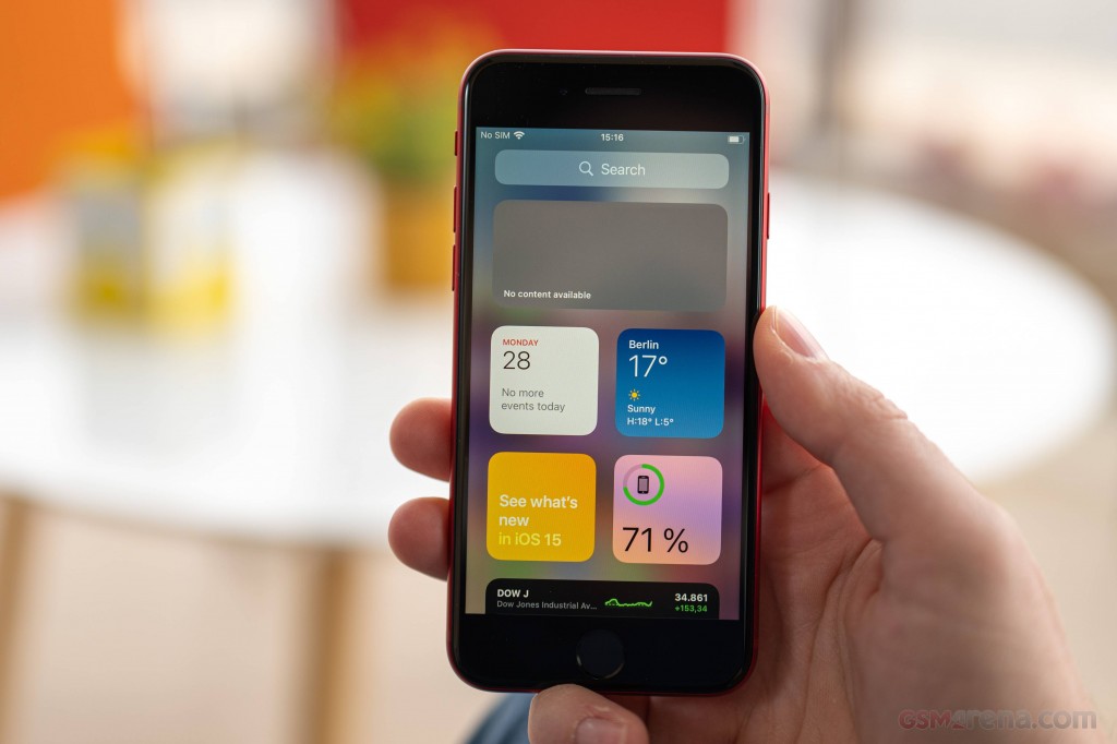 Apple iPhone SE (2022) hands-on photo 18