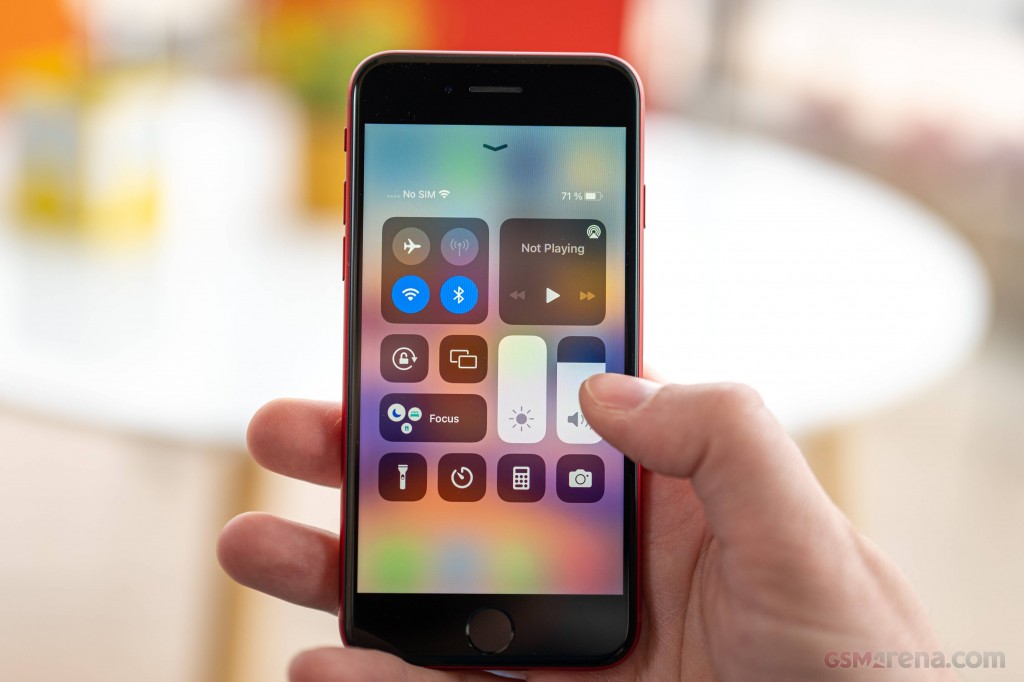 Apple iPhone SE (2022) hands-on photo 21