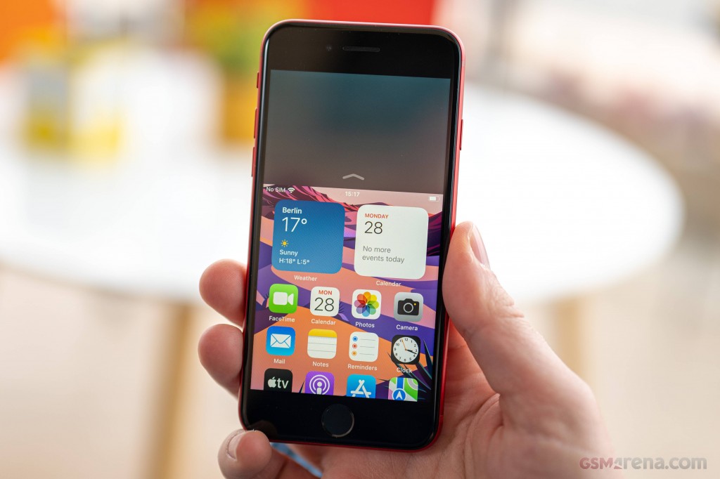 Apple iPhone SE (2022) hands-on photo 22