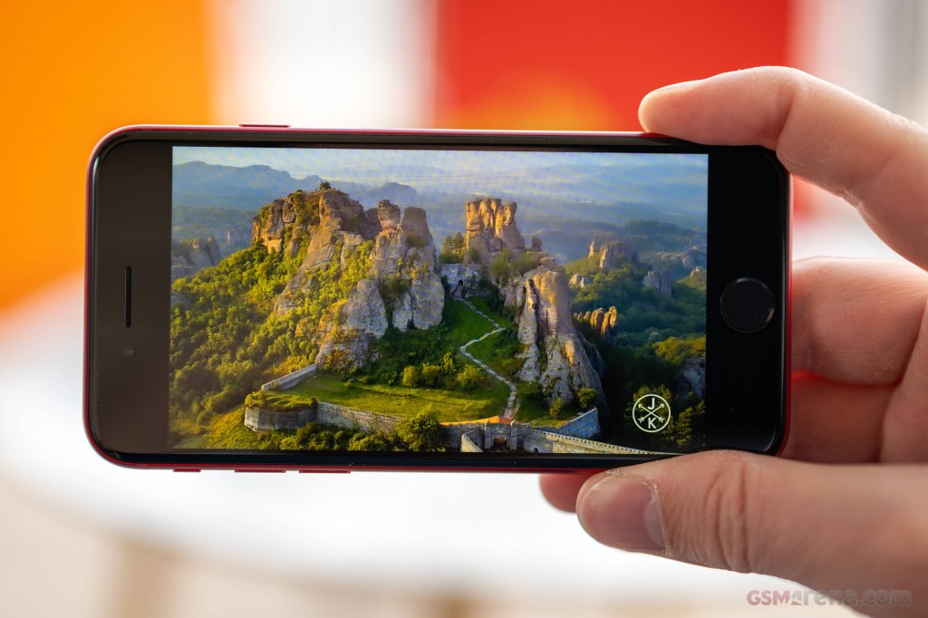 Apple iPhone SE (2022) hands-on photo 26