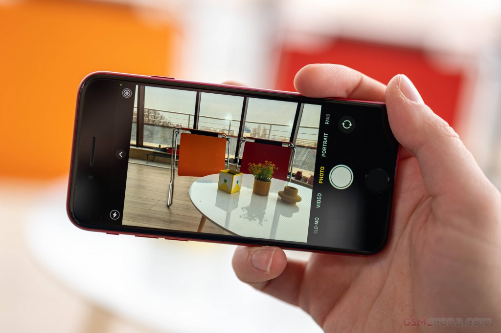 Apple iPhone SE (2022) hands-on photo 29