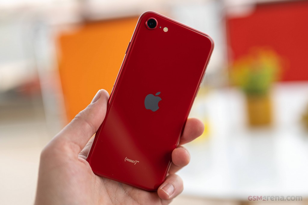 Apple iPhone SE (2022) hands-on photo 33