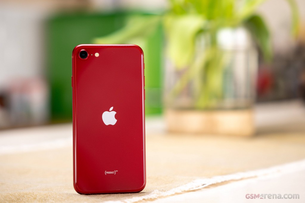 Apple iPhone SE (2022) hands-on photo 35