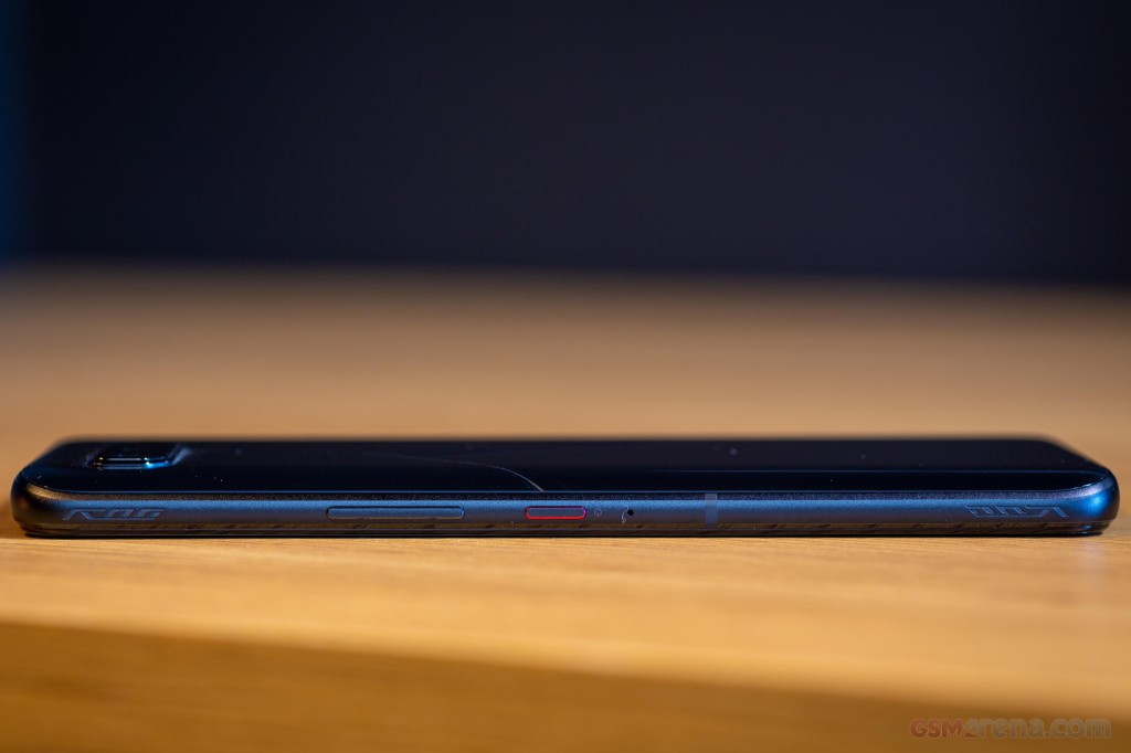Asus ROG Phone 5s Pro hands-on photo 2