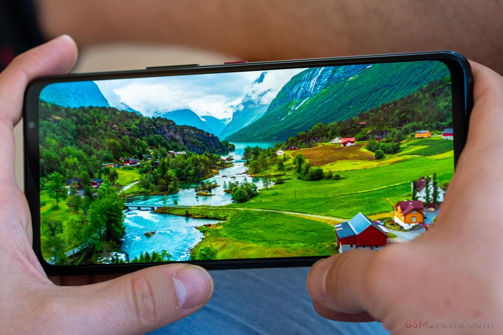 Asus ROG Phone 5s Pro hands-on photo 9