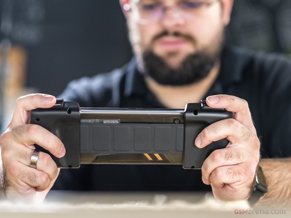 Asus ROG Phone ZS600KL hands-on photo 16