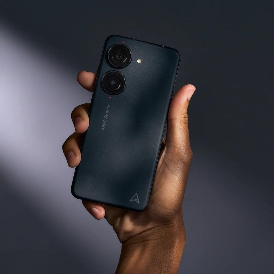 Asus Zenfone 10 view 13
