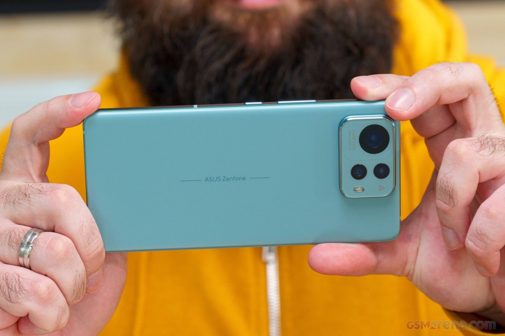 Asus Zenfone 12 Ultra hands-on photo 12