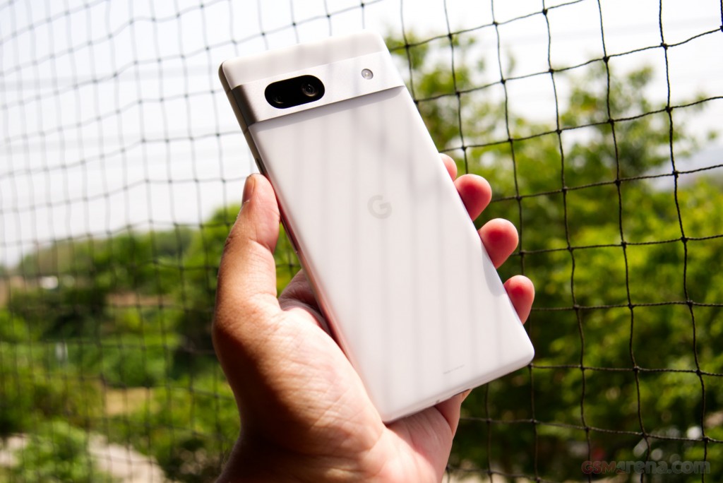 Google Pixel 7a hands-on photo 4