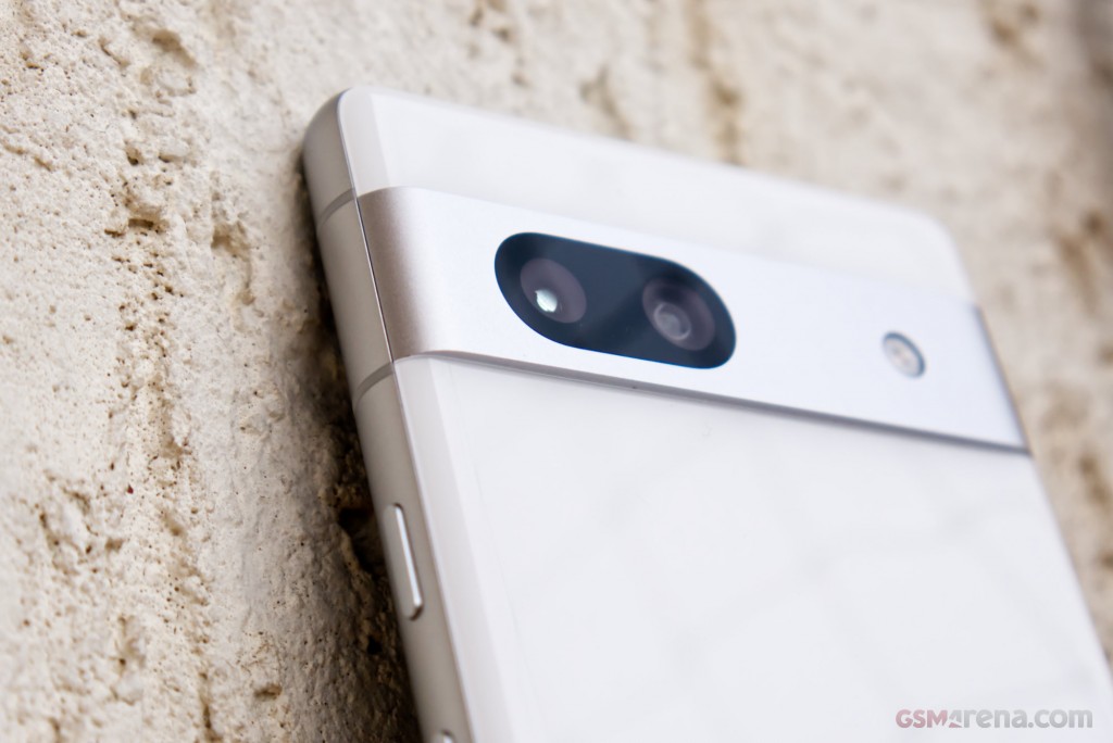 Google Pixel 7a hands-on photo 12