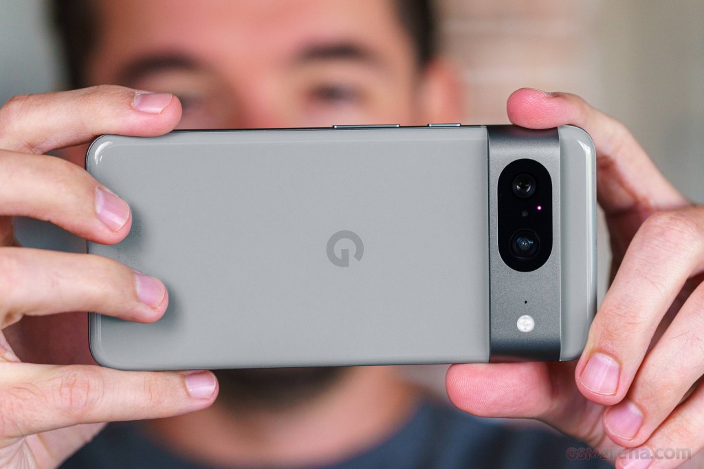 Google Pixel 8 hands-on photo 8