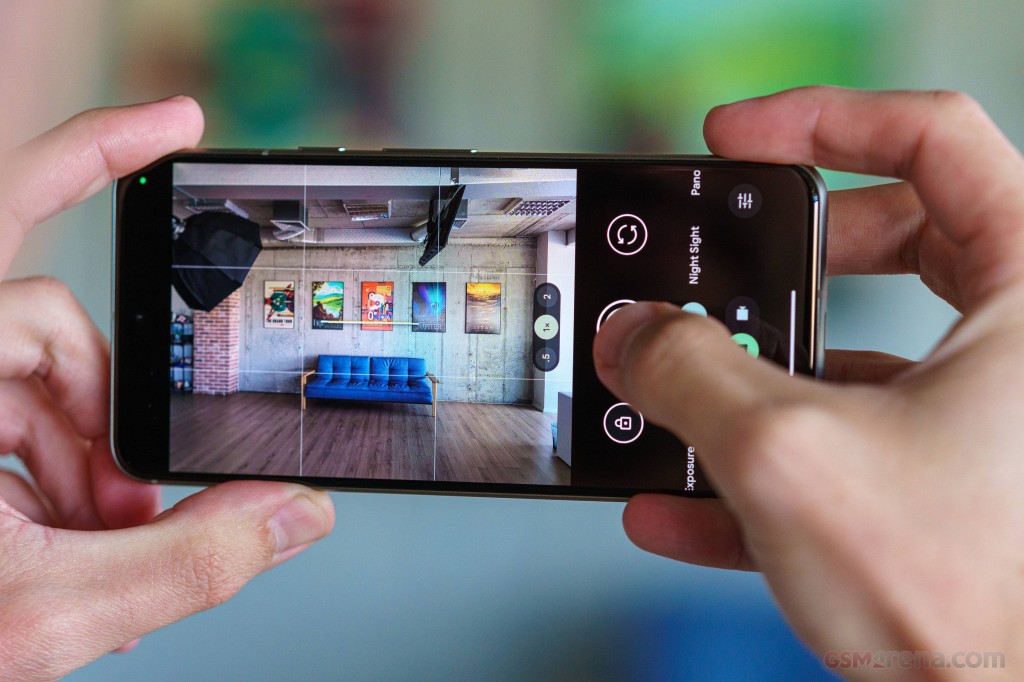 Google Pixel 8 hands-on photo 10