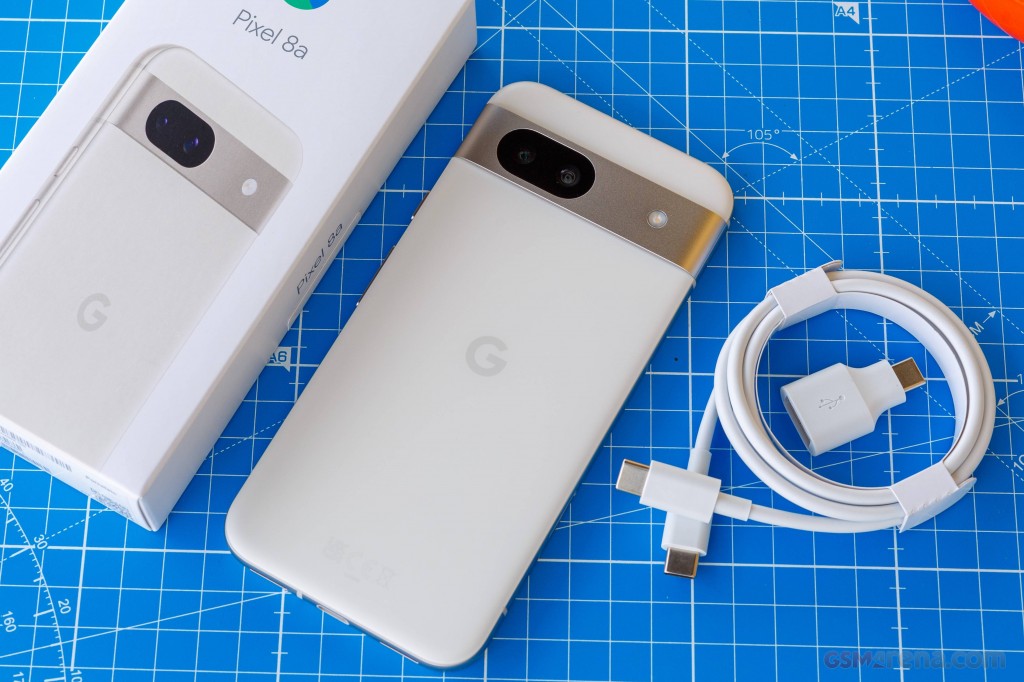 Google Pixel 8a hands-on photo 2