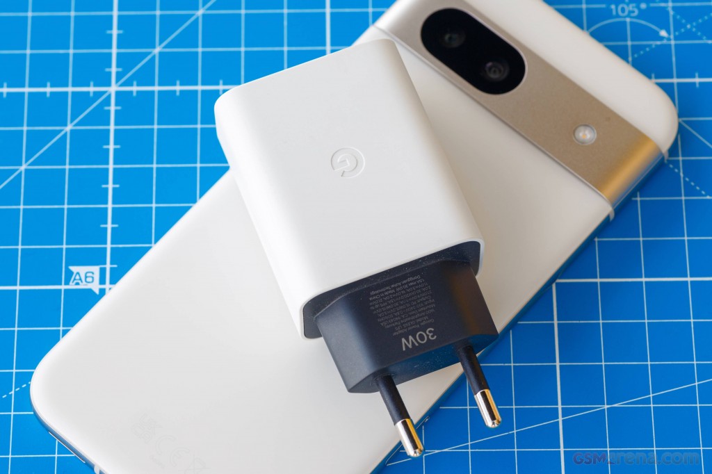 Google Pixel 8a hands-on photo 3