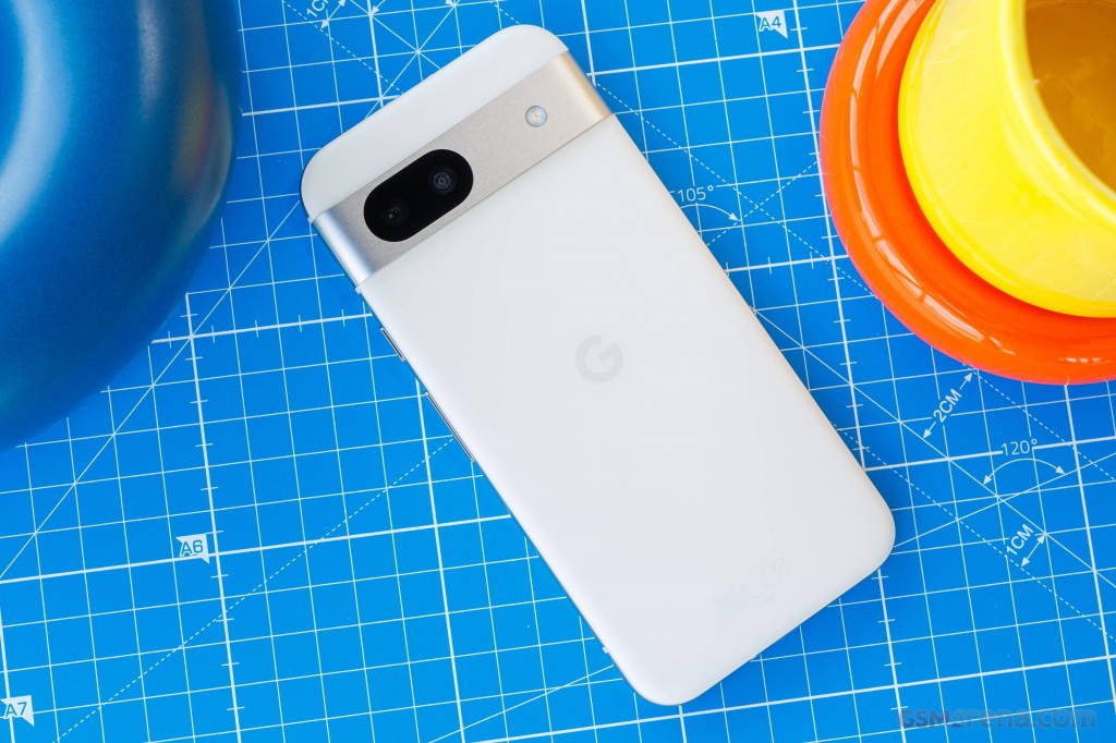 Google Pixel 8a hands-on photo 9