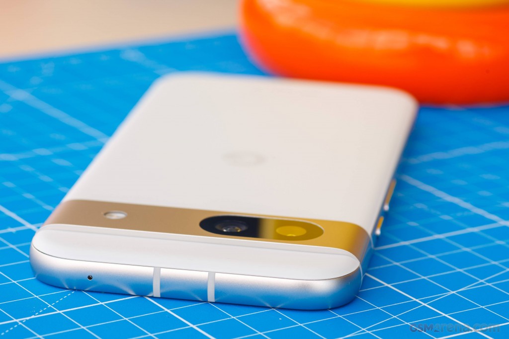 Google Pixel 8a hands-on photo 13