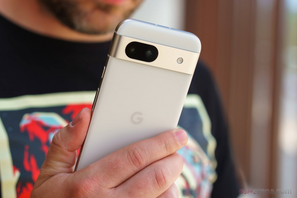 Google Pixel 8a hands-on photo 15