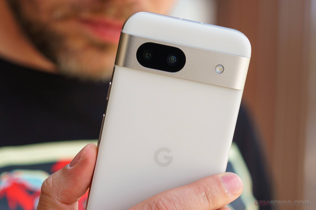 Google Pixel 8a hands-on photo 16