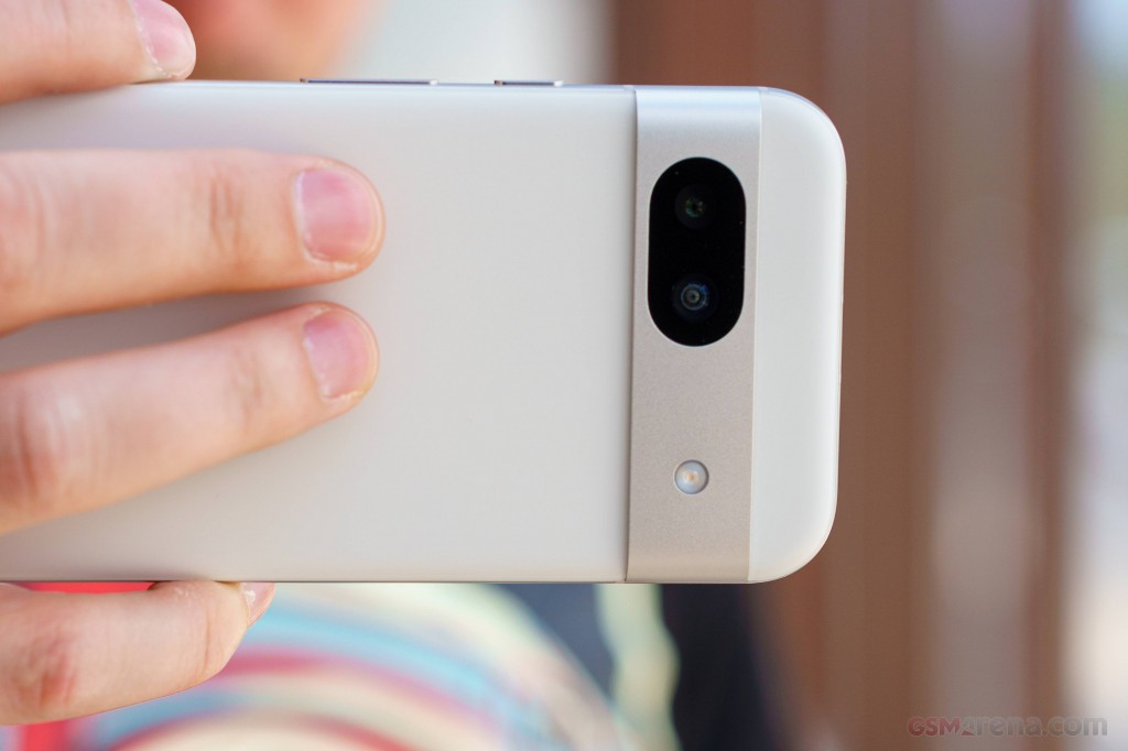 Google Pixel 8a hands-on photo 17