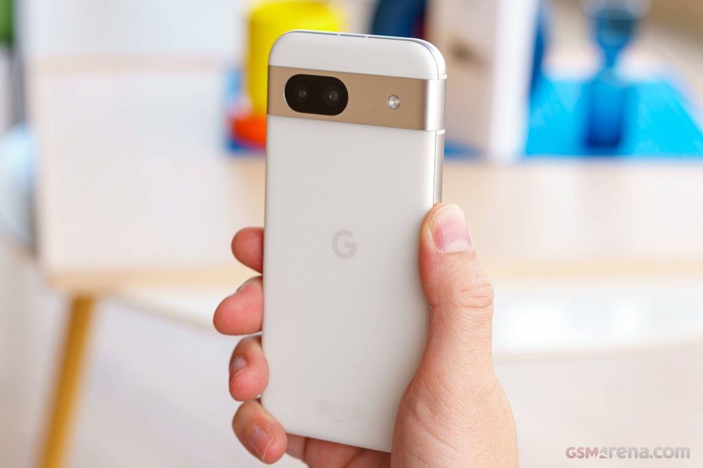 Google Pixel 8a hands-on photo 27