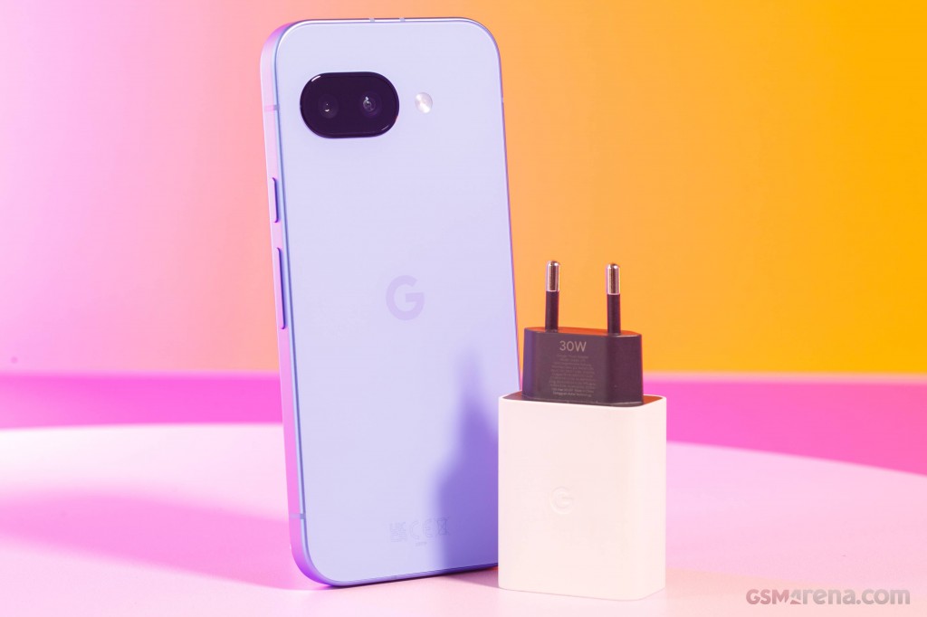 Google Pixel 9a hands-on photo 2