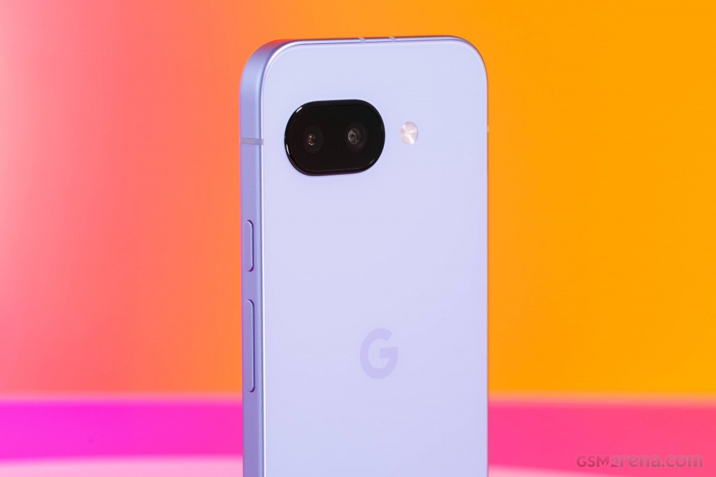 Google Pixel 9a hands-on photo 4