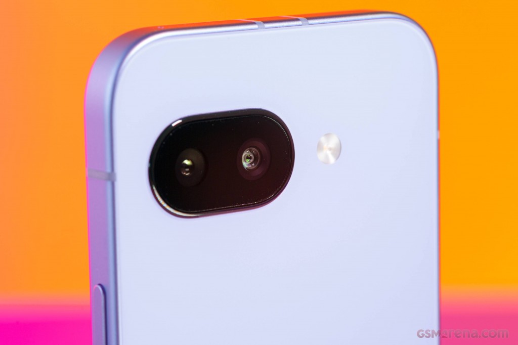 Google Pixel 9a hands-on photo 9